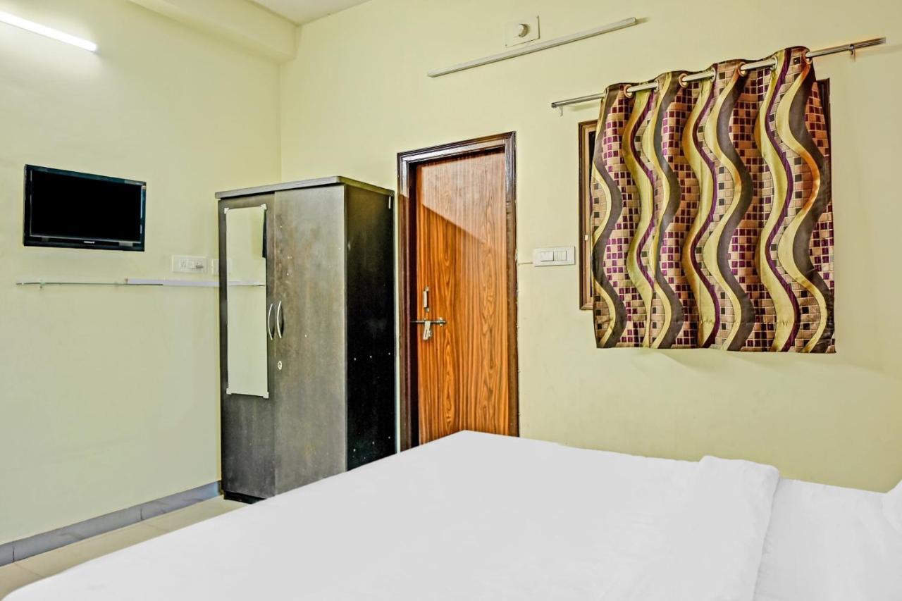 Oyo 7498 Hotel Aparajita Varanasi Dış mekan fotoğraf